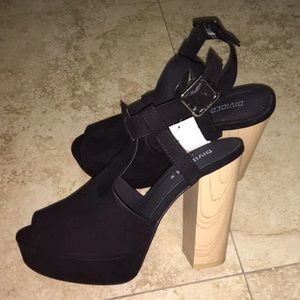 Peep Toe T-Strap Faux Suede Platform Sandals